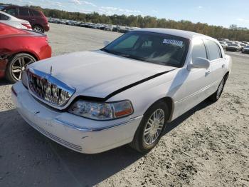  Salvage Lincoln Towncar