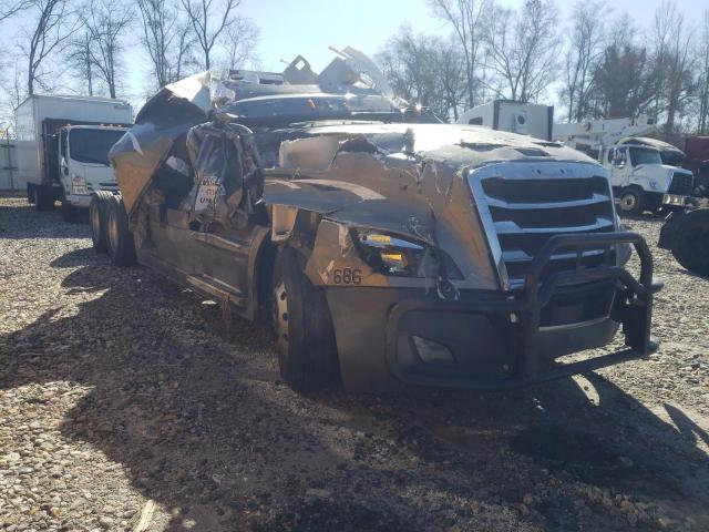  Salvage Freightliner Cascadia 1