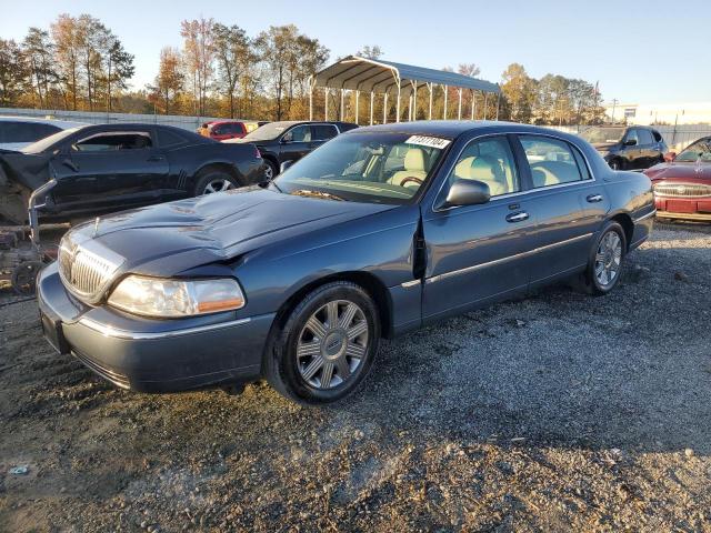  Salvage Lincoln Towncar