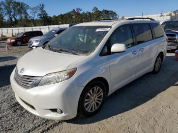  Salvage Toyota Sienna