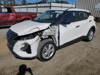  Salvage Nissan Kicks