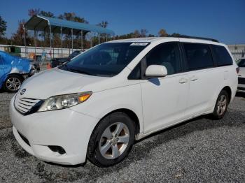  Salvage Toyota Sienna