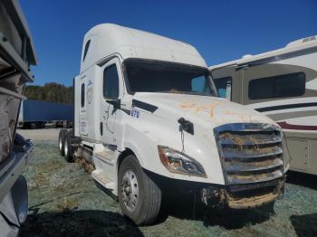  Salvage Freightliner Cascadia 1