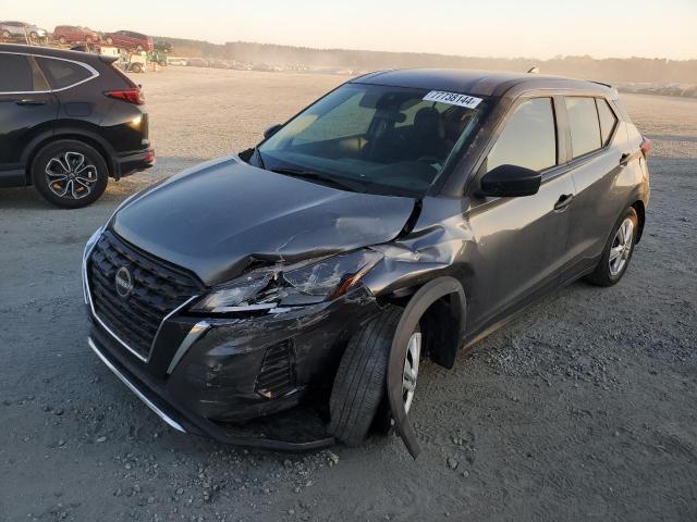  Salvage Nissan Kicks