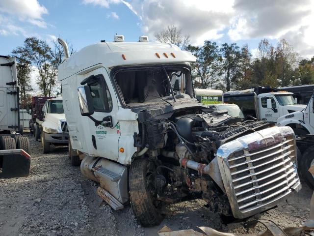  Salvage Freightliner Cascadia 1