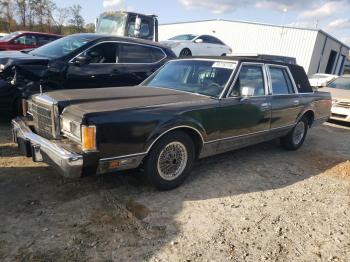  Salvage Lincoln Towncar