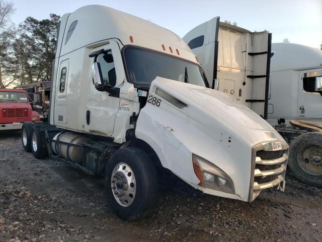  Salvage Freightliner Cascadia 1