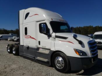  Salvage Freightliner Cascadia 1