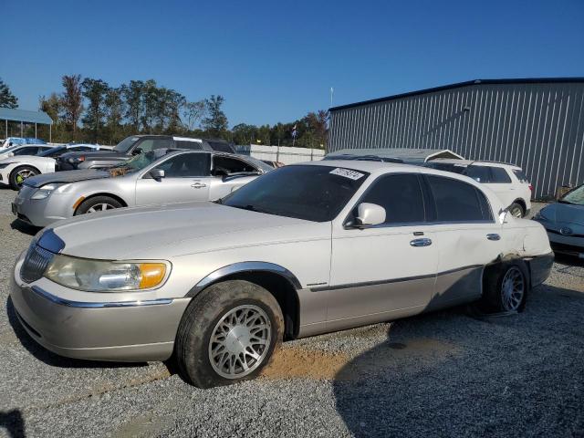  Salvage Lincoln Towncar