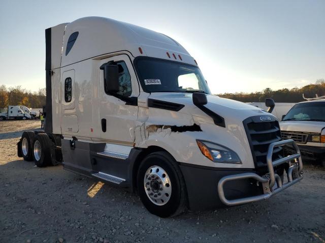  Salvage Freightliner Cascadia 1