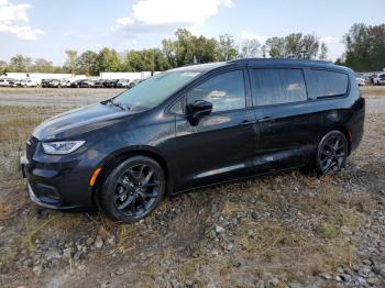  Salvage Chrysler Pacifica