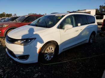  Salvage Chrysler Pacifica