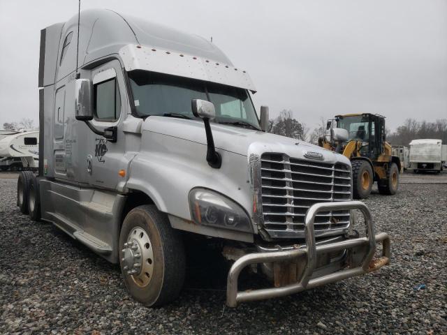  Salvage Freightliner Cascadia 1