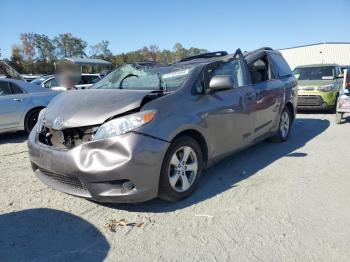  Salvage Toyota Sienna