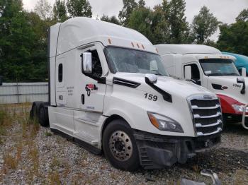  Salvage Freightliner Cascadia 1