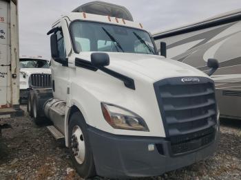  Salvage Freightliner Cascadia 1