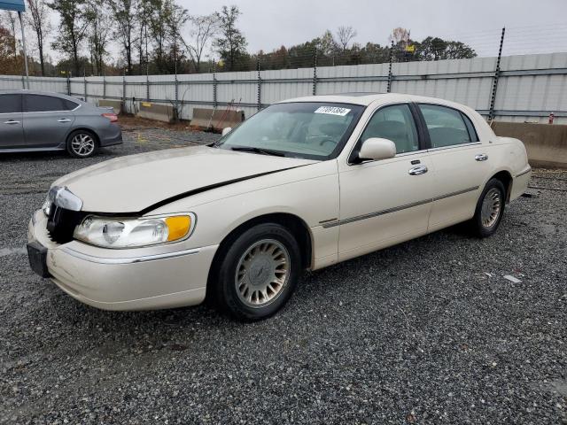  Salvage Lincoln Towncar