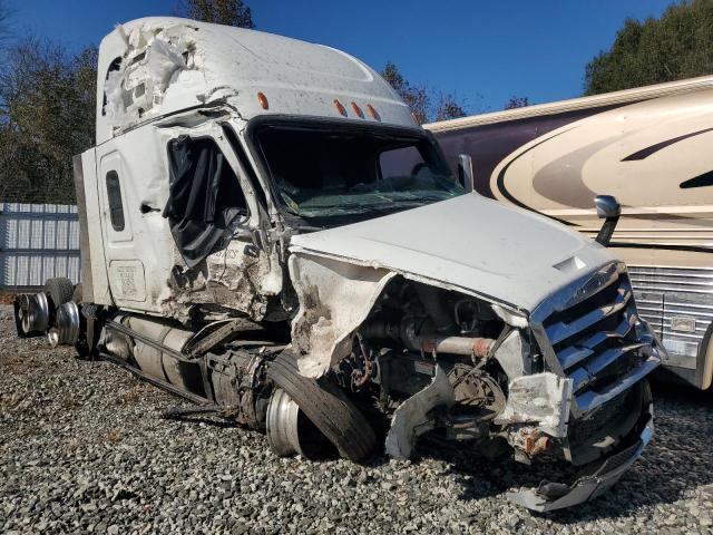  Salvage Freightliner Cascadia 1