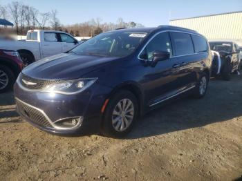  Salvage Chrysler Pacifica