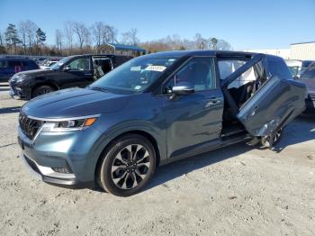  Salvage Kia Carnival