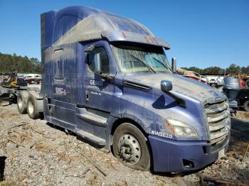  Salvage Freightliner Cascadia 1