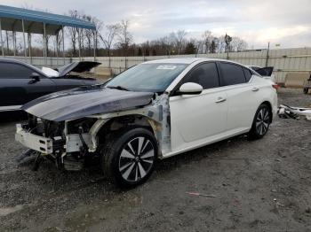  Salvage Nissan Altima