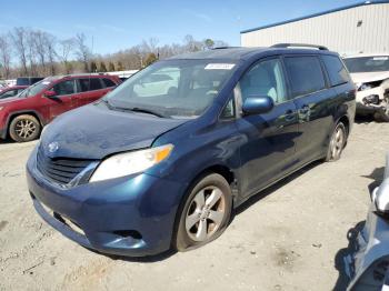  Salvage Toyota Sienna