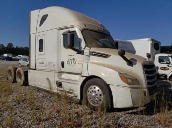  Salvage Freightliner Cascadia 1