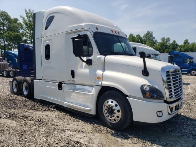  Salvage Freightliner Cascadia 1