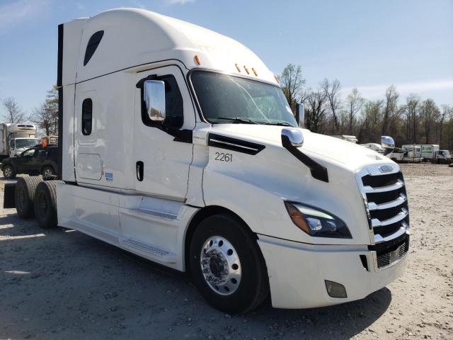  Salvage Freightliner Cascadia 1