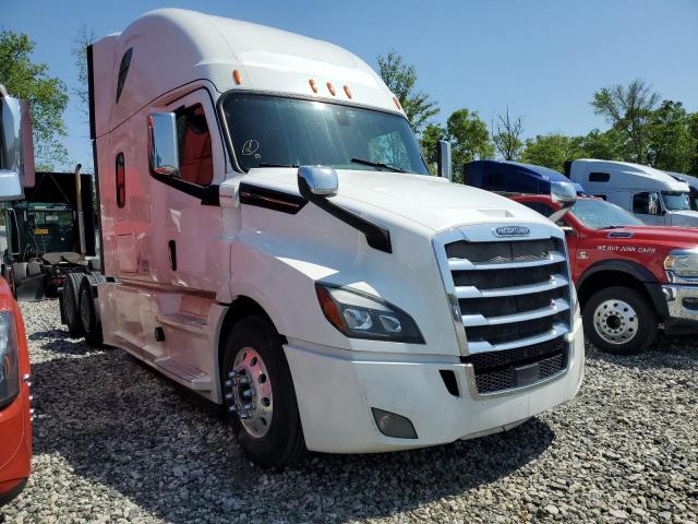  Salvage Freightliner Cascadia 1