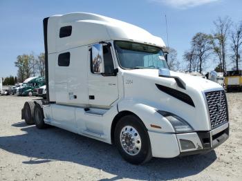  Salvage Volvo Vnl