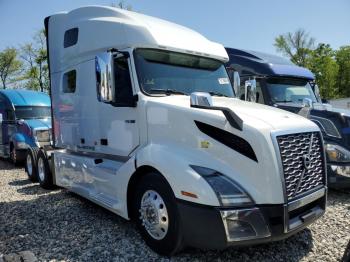  Salvage Volvo Vnl