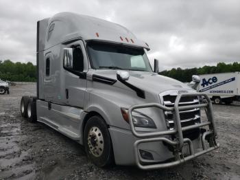  Salvage Freightliner Cascadia 1