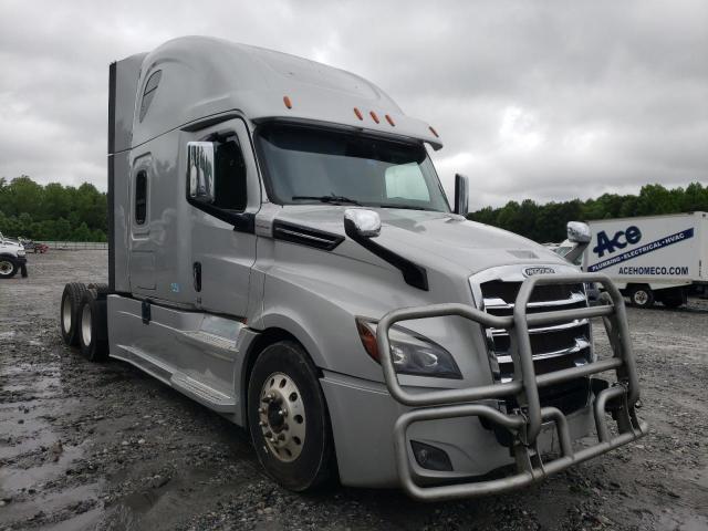  Salvage Freightliner Cascadia 1