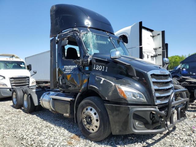  Salvage Freightliner Cascadia 1