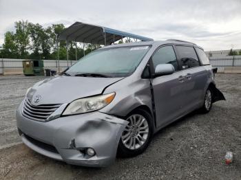  Salvage Toyota Sienna