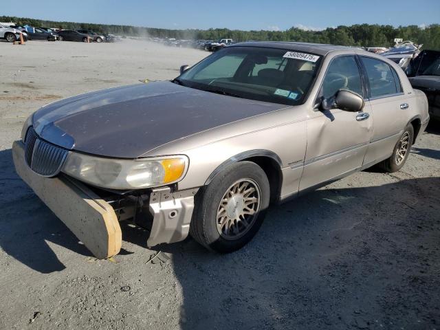  Salvage Lincoln Towncar