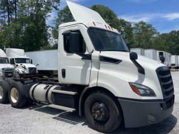  Salvage Freightliner Cascadia 1