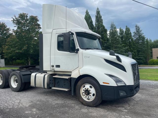 Salvage Volvo Vn