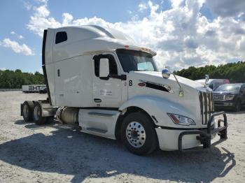  Salvage Peterbilt 579