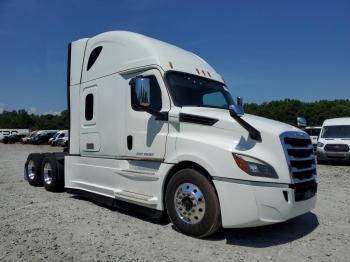  Salvage Freightliner Cascadia 1