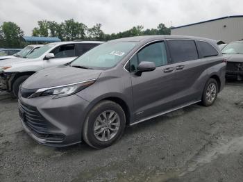  Salvage Toyota Sienna