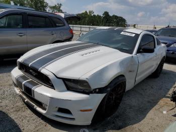  Salvage Ford Mustang