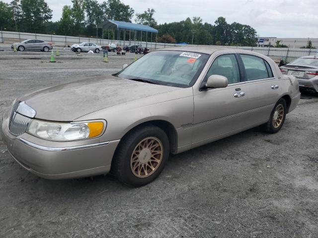  Salvage Lincoln Towncar