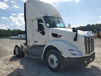  Salvage Peterbilt 579
