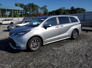  Salvage Toyota Sienna