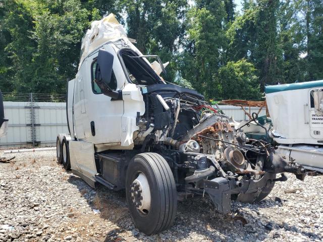  Salvage Freightliner Cascadia 1