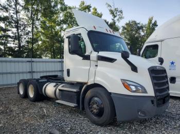  Salvage Freightliner Cascadia 1