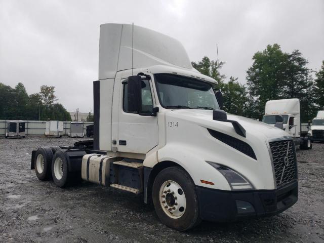  Salvage Volvo Vn